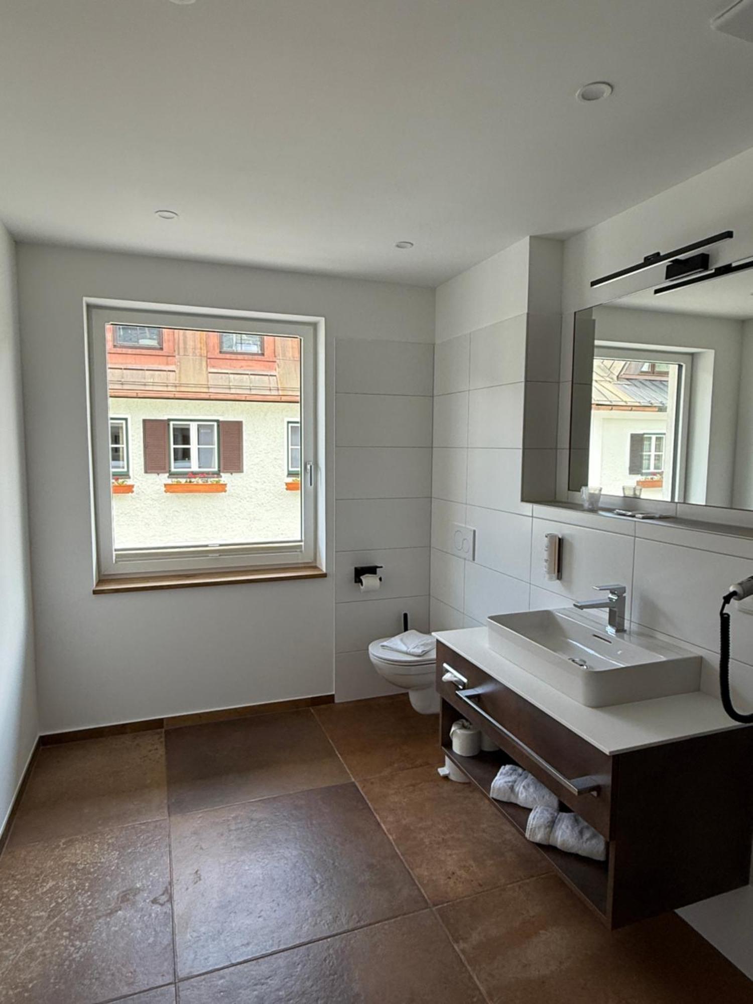 Seehotel Lilly Strobl Εξωτερικό φωτογραφία