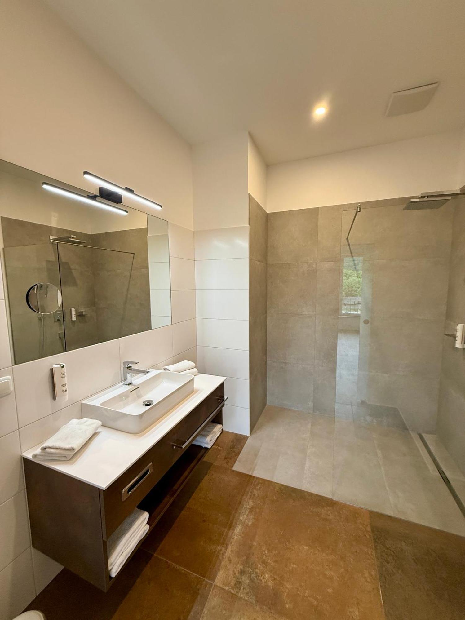 Seehotel Lilly Strobl Εξωτερικό φωτογραφία