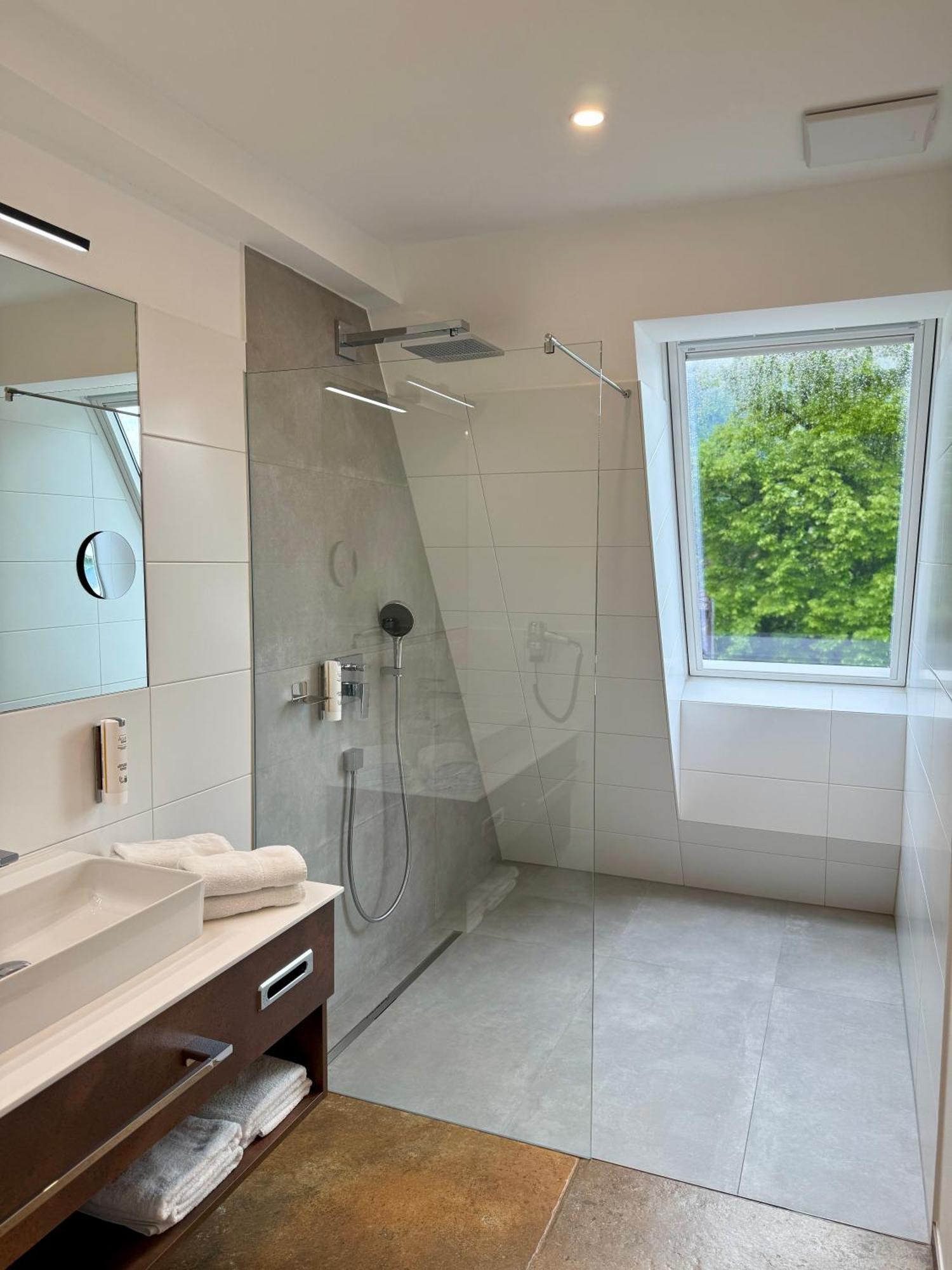 Seehotel Lilly Strobl Εξωτερικό φωτογραφία