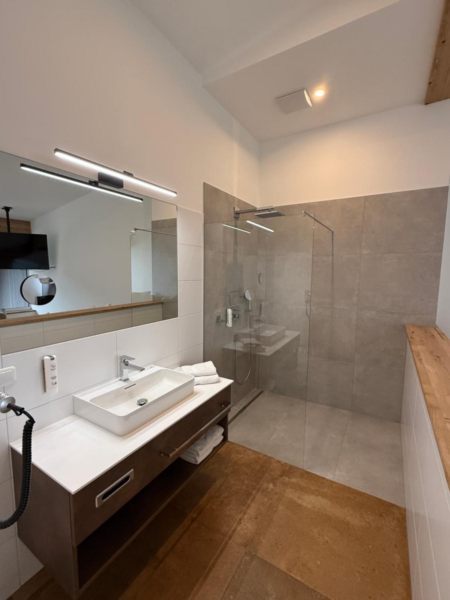 Seehotel Lilly Strobl Εξωτερικό φωτογραφία